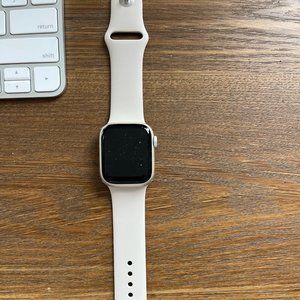 Apple Watch Series 8 + band (M/L) **NEVER USED**